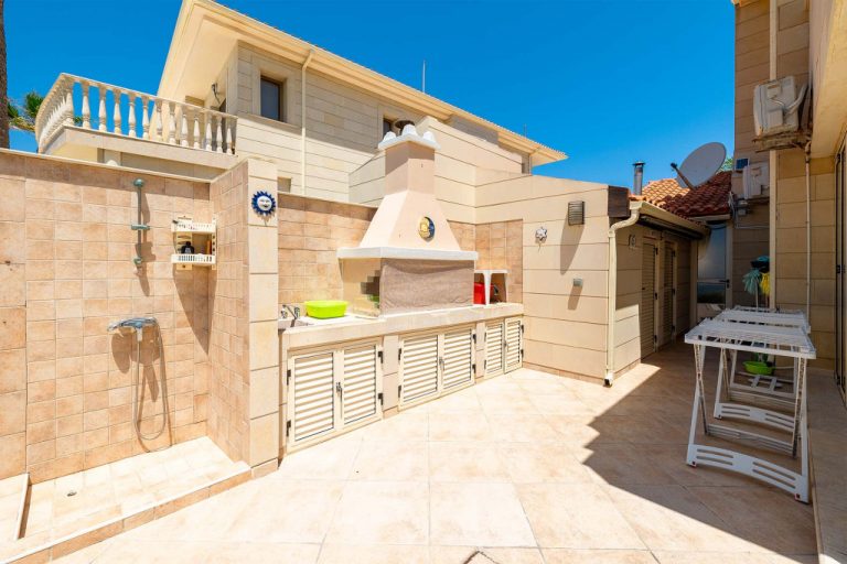 4 Bedroom Villa for Sale in Larnaca District