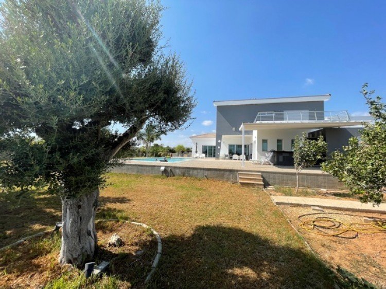 4 Bedroom House for Rent in Ypsonas, Limassol District