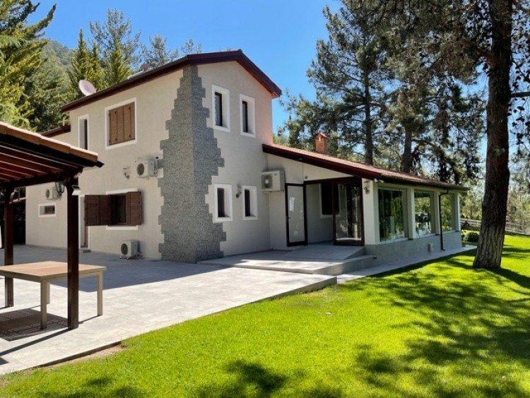 5 Bedroom House for Rent in Moniatis, Limassol District