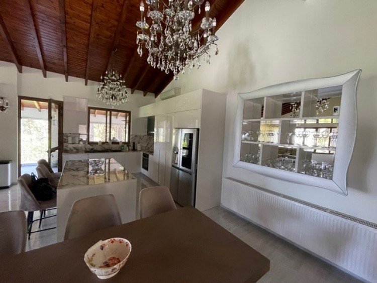 5 Bedroom House for Rent in Moniatis, Limassol District