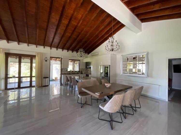 5 Bedroom House for Rent in Moniatis, Limassol District