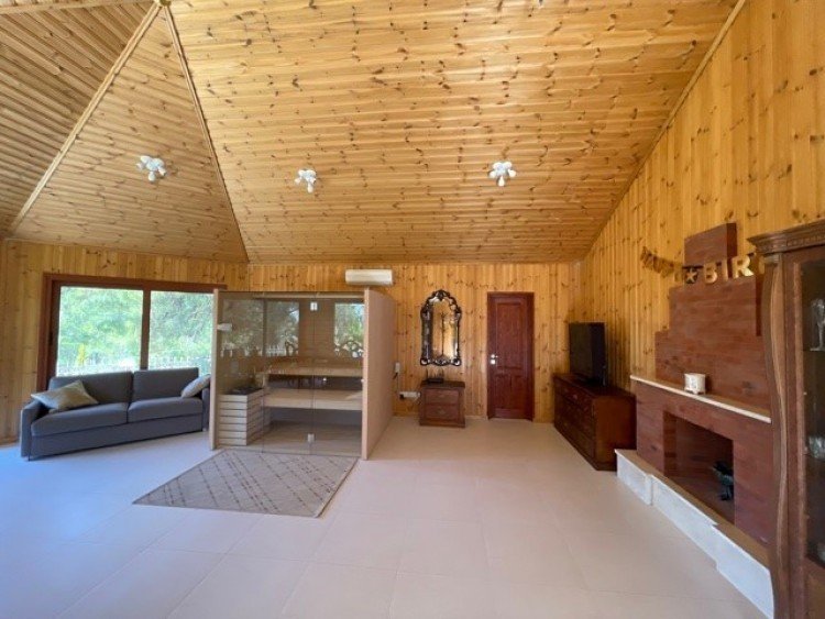 5 Bedroom House for Rent in Moniatis, Limassol District