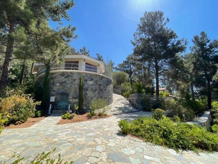 5 Bedroom House for Rent in Moniatis, Limassol District