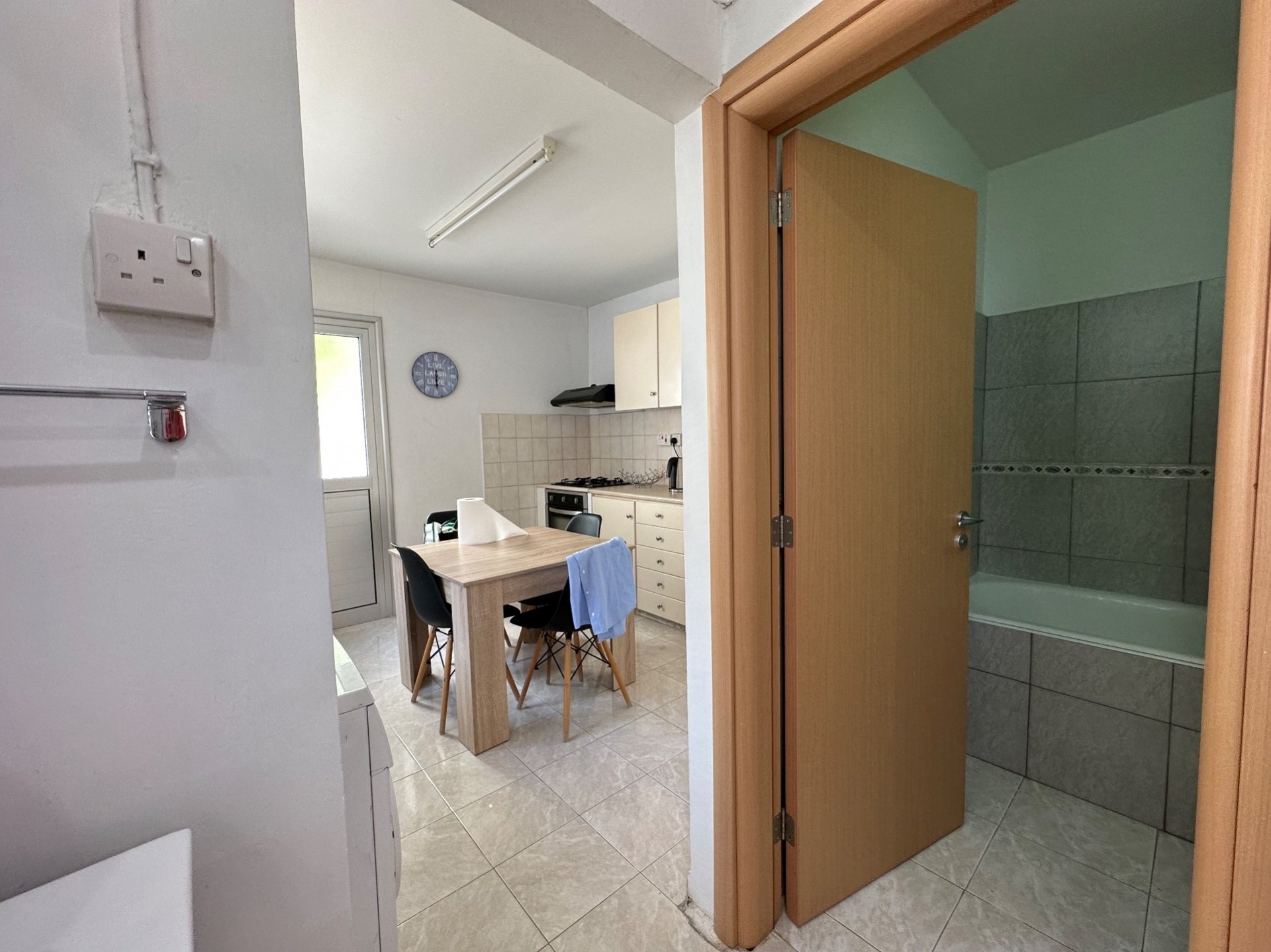 100m² Office for Rent in Limassol District