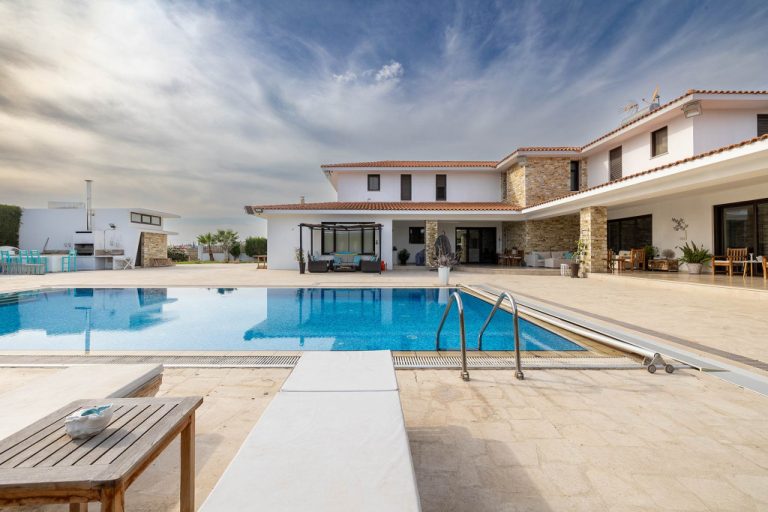 6+ Bedroom House for Sale in Dromolaxia, Larnaca District