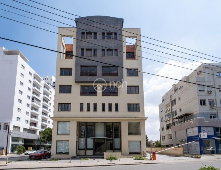 1060m² Building for Sale in Nicosia – Trypiotis