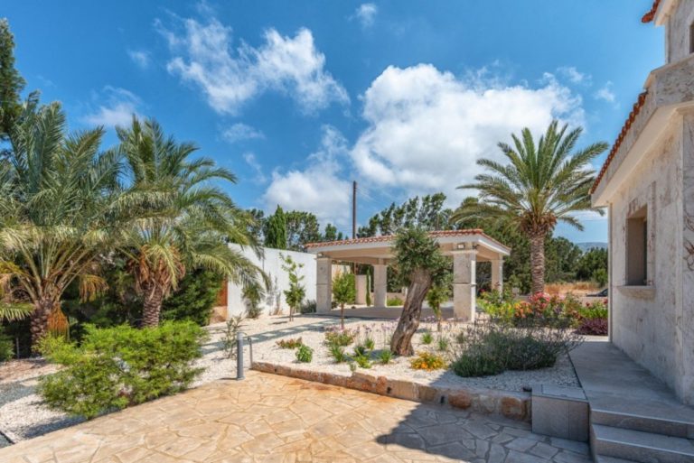4 Bedroom House for Sale in Peyia, Paphos District