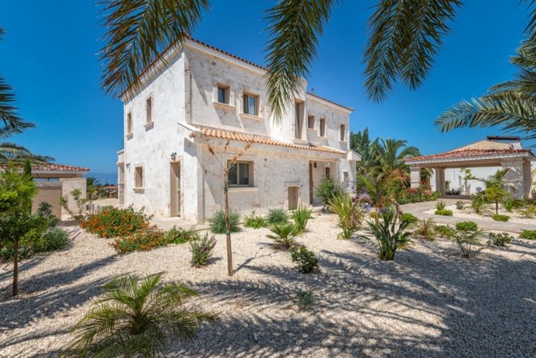 4 Bedroom House for Sale in Peyia, Paphos District