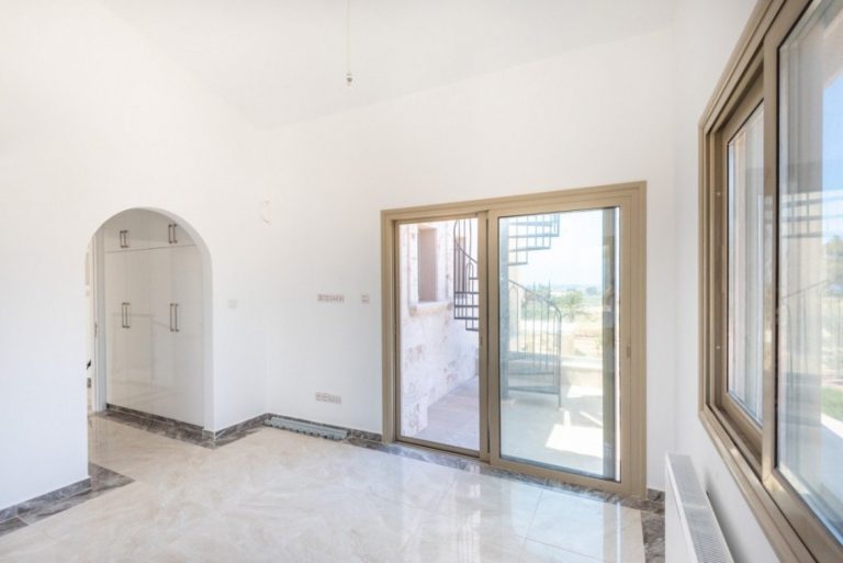 4 Bedroom House for Sale in Peyia, Paphos District