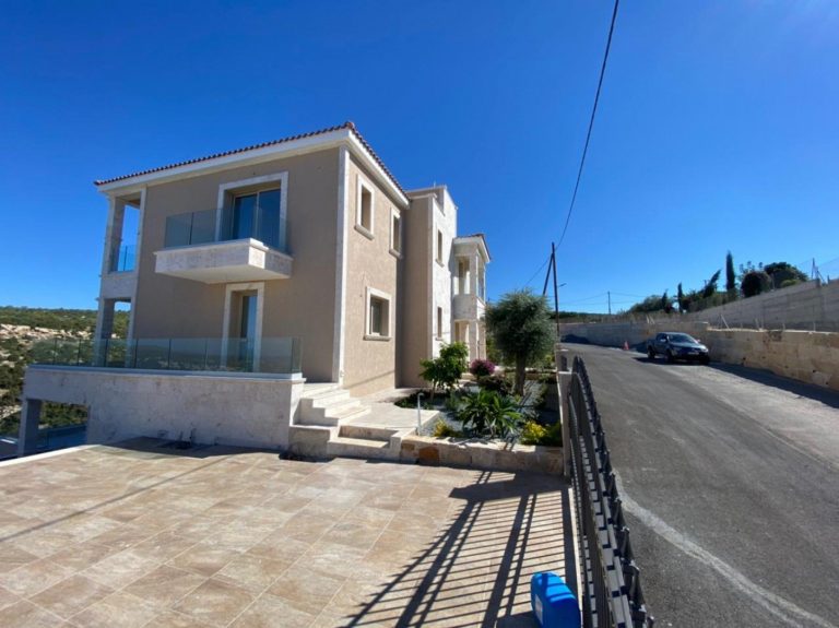 6+ Bedroom House for Sale in Peyia, Paphos District