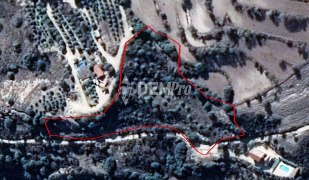 9,380m² Plot for Sale in Polemi, Paphos District