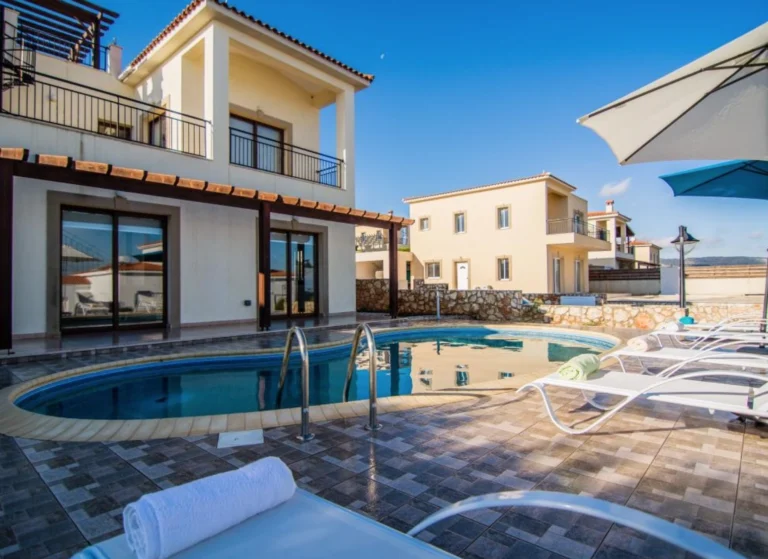 5 Bedroom House for Sale in Neo Chorio Pafou, Paphos District