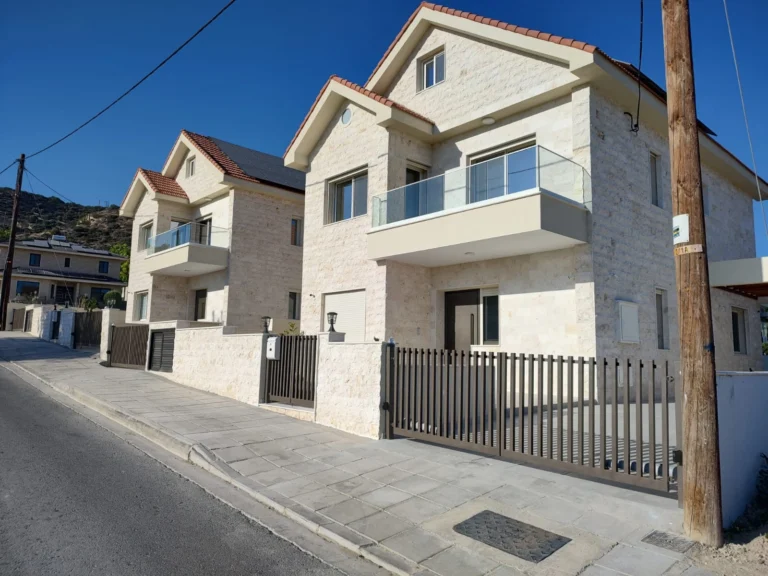 5 Bedroom House for Rent in Palodeia, Limassol District