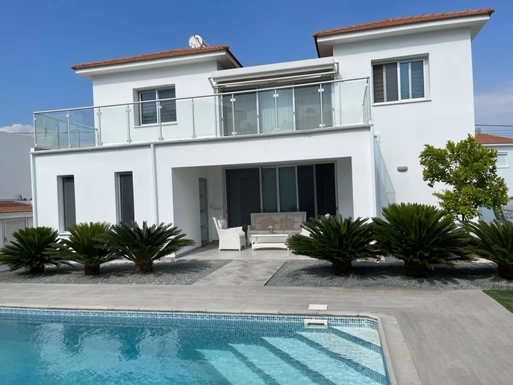 5 Bedroom House for Sale in Parekklisia, Limassol District