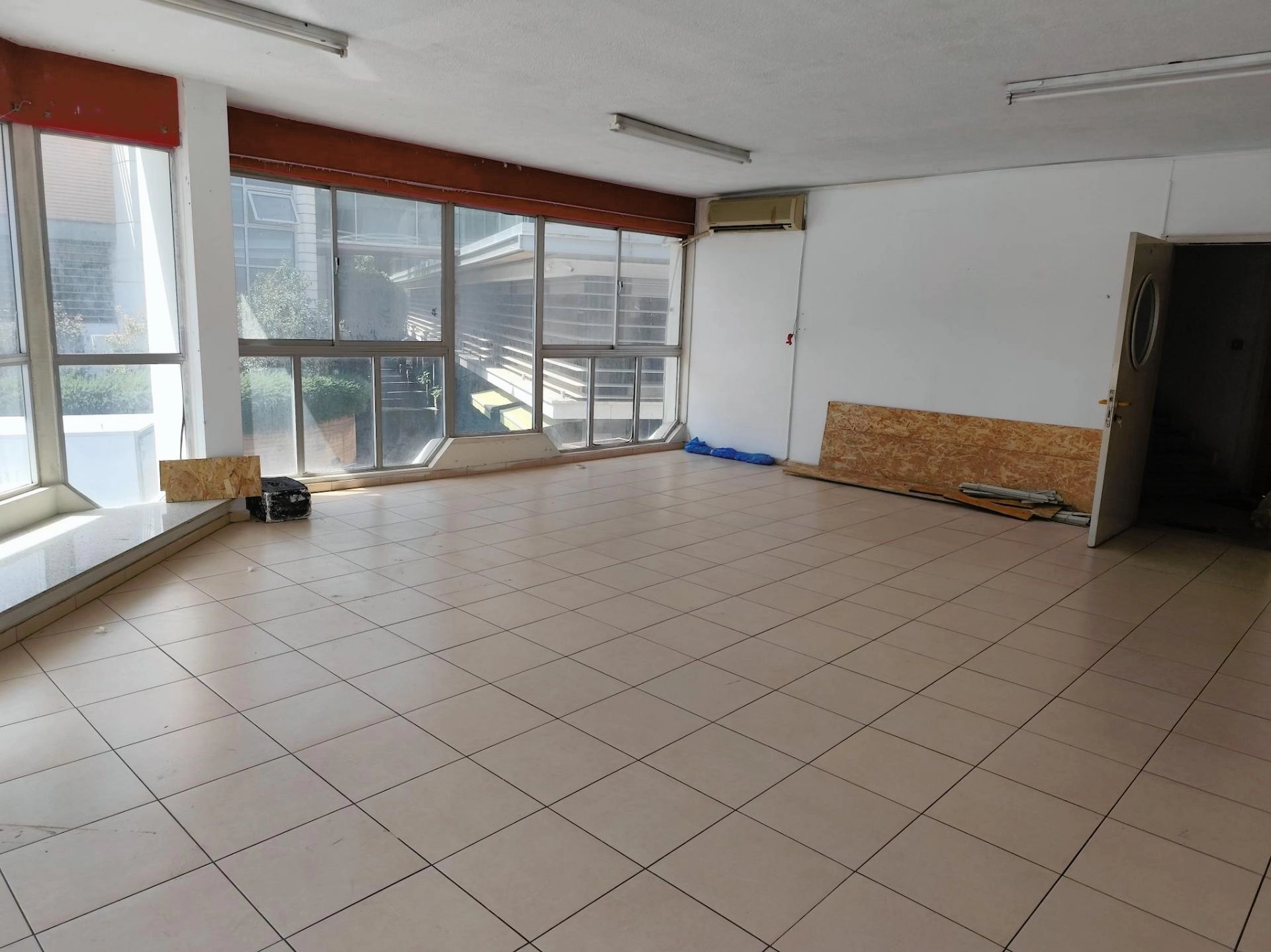 100m² Office for Rent in Limassol District