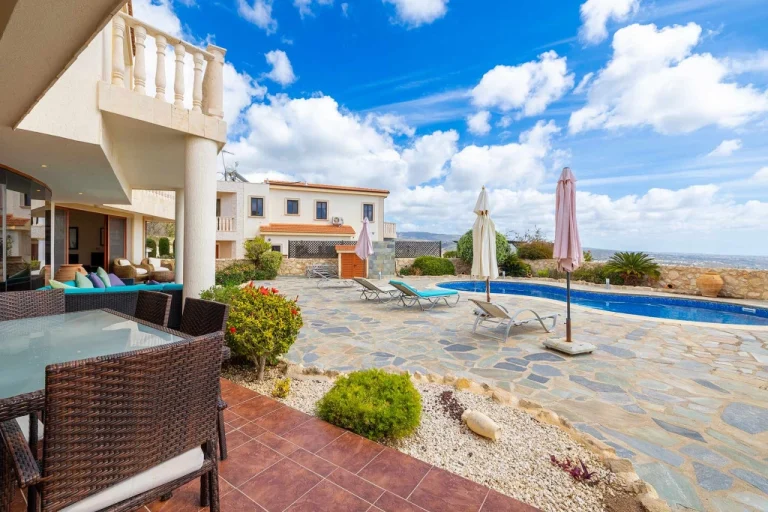 4 Bedroom House for Sale in Peyia, Paphos District