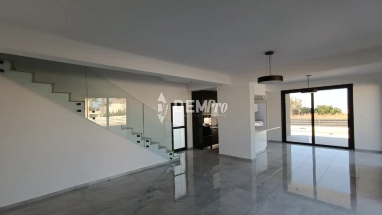 4 Bedroom House for Sale in Chlorakas, Paphos District