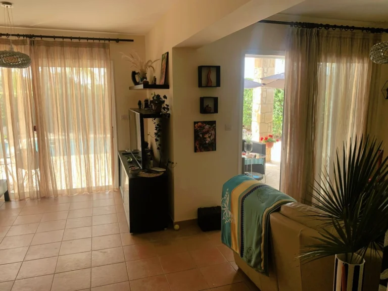 3 Bedroom House for Sale in Peyia, Paphos District