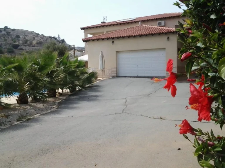 3 Bedroom House for Sale in Agios Tychonas, Limassol District