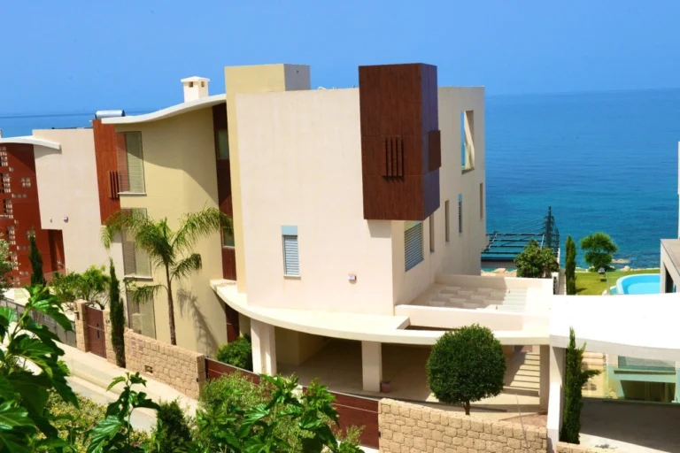 4 Bedroom House for Sale in Chlorakas, Paphos District