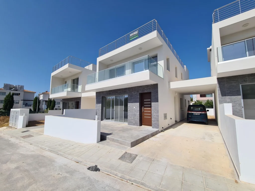 4 Bedroom House for Sale in Paphos – Universal