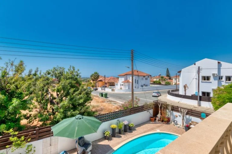 3 Bedroom House for Sale in Mazotos, Larnaca District