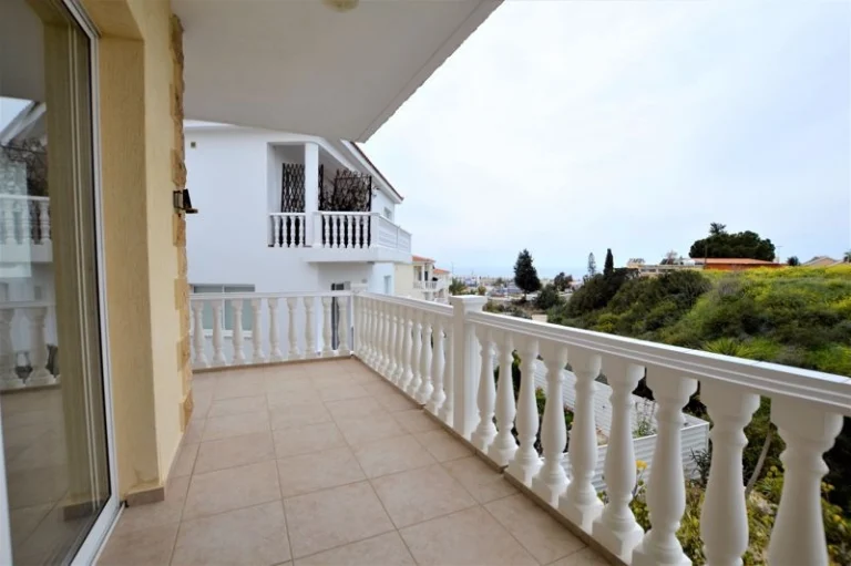 3 Bedroom House for Sale in Peyia, Paphos District