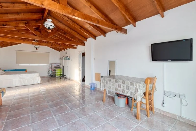 5 Bedroom Villa for Sale in Oroklini, Larnaca District