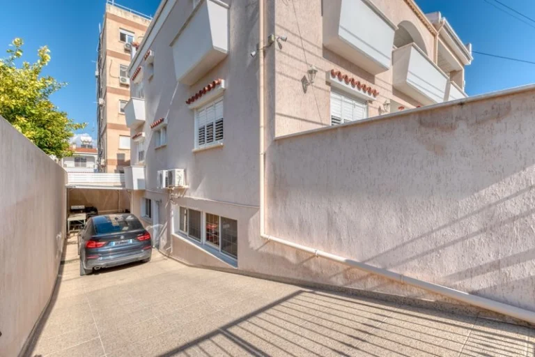 6+ Bedroom Villa for Sale in Faneromeni, Larnaca District
