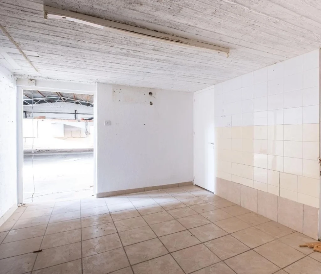 890m² Commercial for Sale in Nicosia District