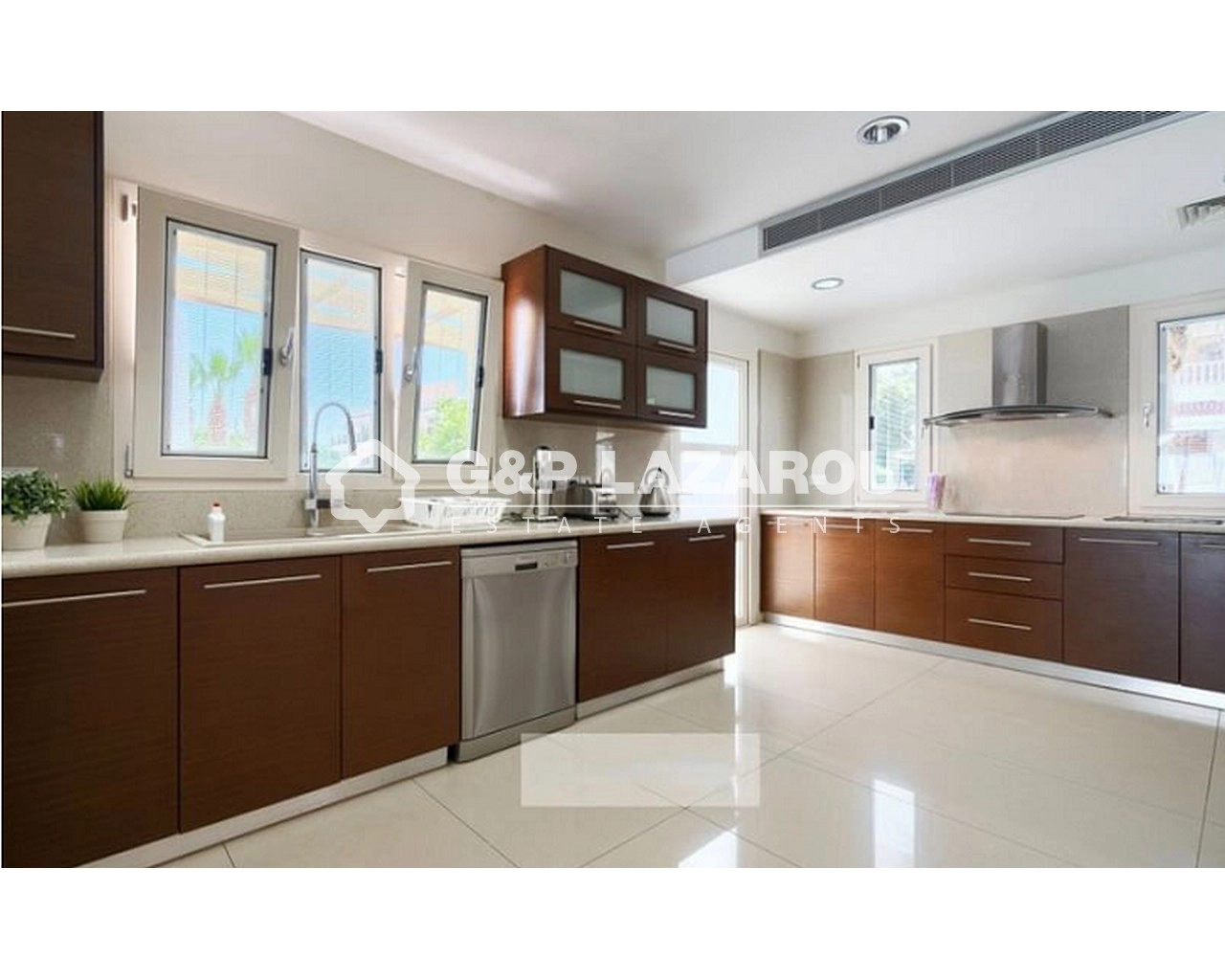 6+ Bedroom House for Sale in Paphos – Universal