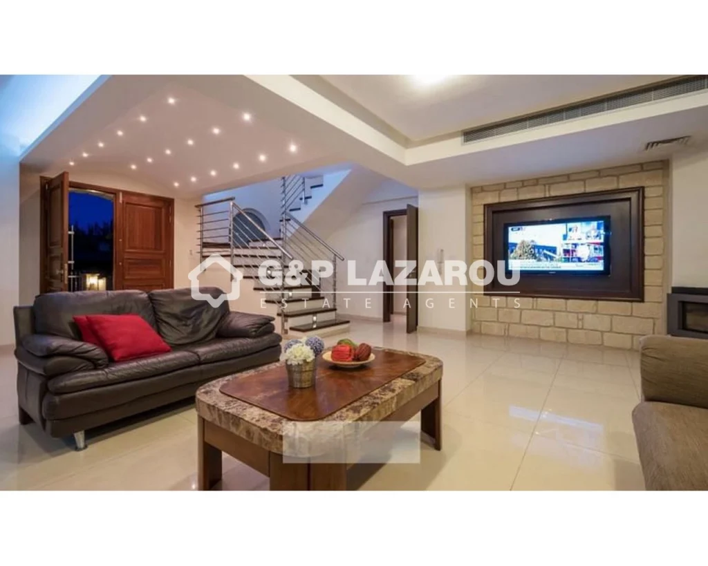 6+ Bedroom House for Sale in Paphos – Universal
