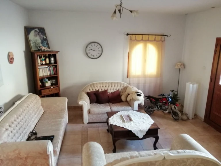 6+ Bedroom House for Sale in Geroskipou, Paphos District