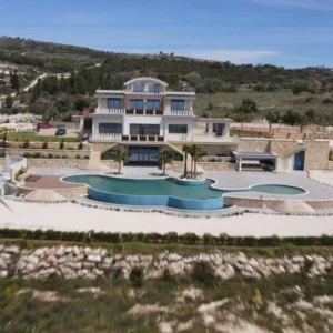 6+ Bedroom House for Sale in Mesa Chorio, Paphos District