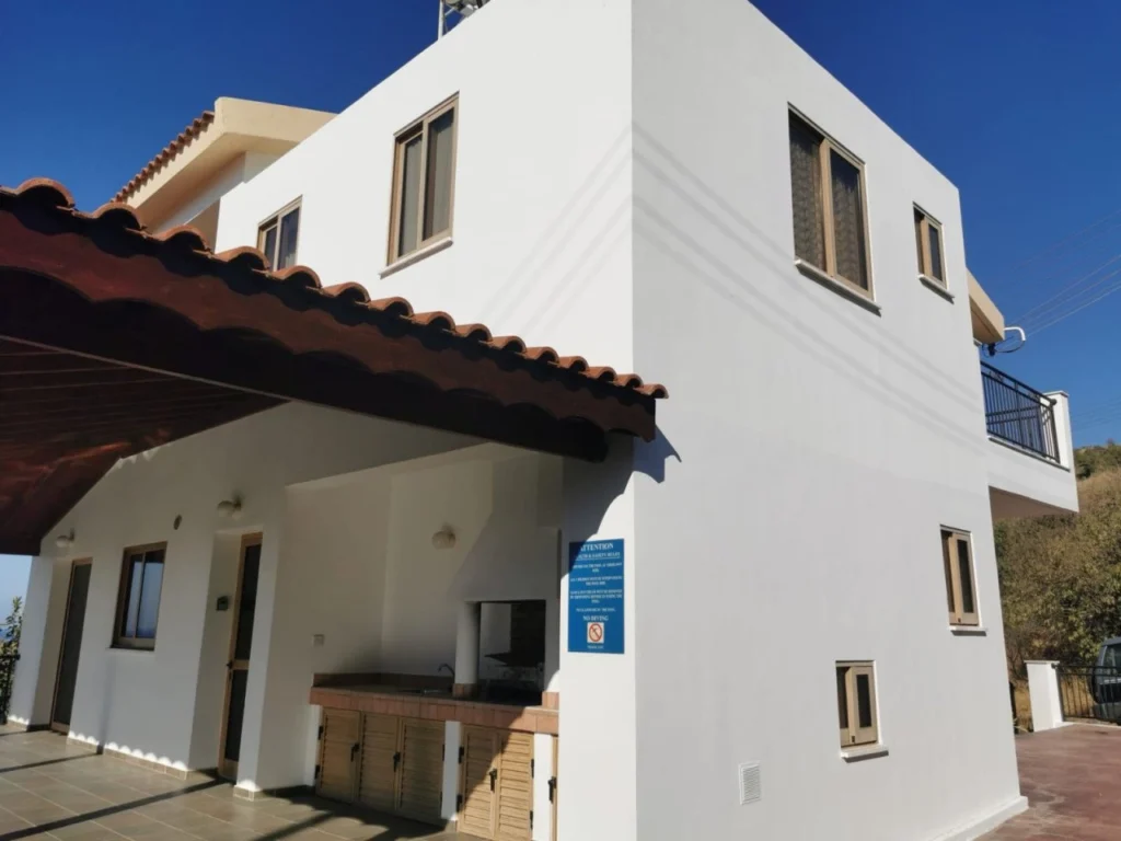 6+ Bedroom House for Sale in Pomos, Paphos District