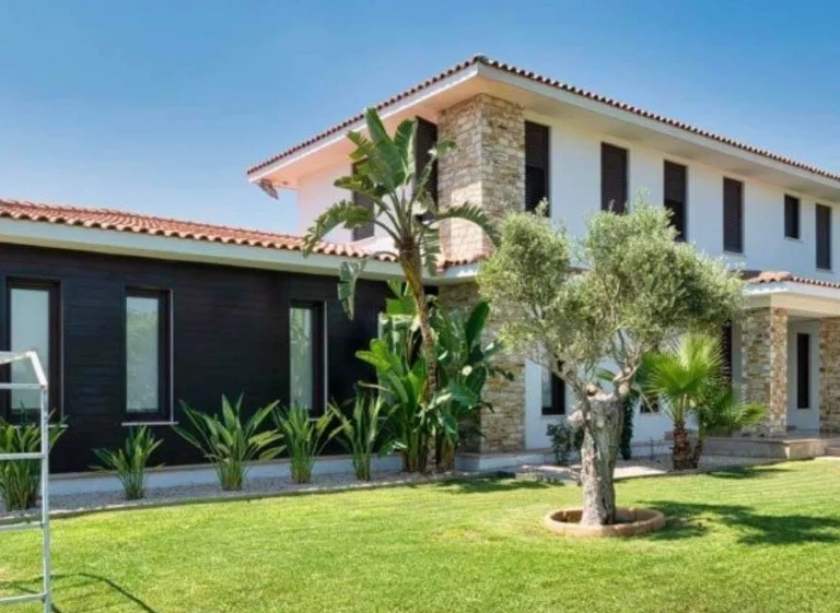 6+ Bedroom House for Sale in Dromolaxia, Larnaca District