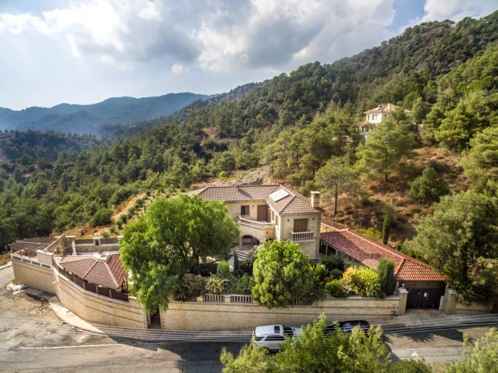 4 Bedroom House for Sale in Moniatis, Limassol District