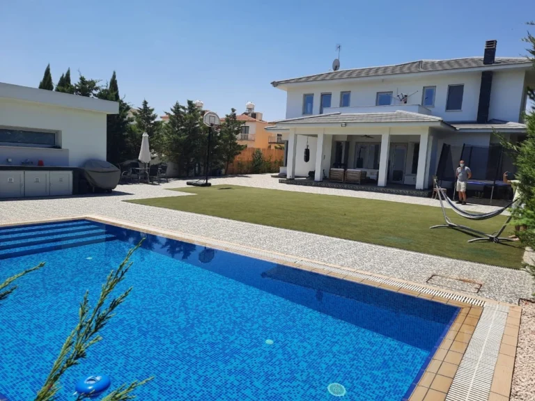 5 Bedroom House for Sale in Aradippou, Larnaca District