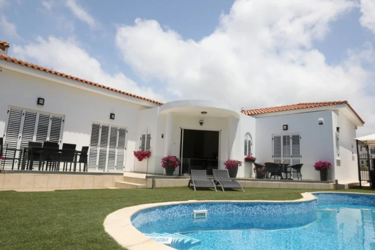 3 Bedroom House for Sale in Kissonerga, Paphos District