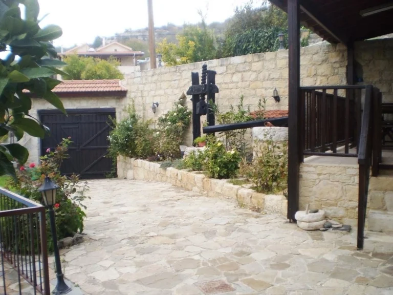 6+ Bedroom House for Sale in Trachypedoula, Paphos District