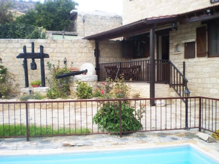 6+ Bedroom House for Sale in Trachypedoula, Paphos District