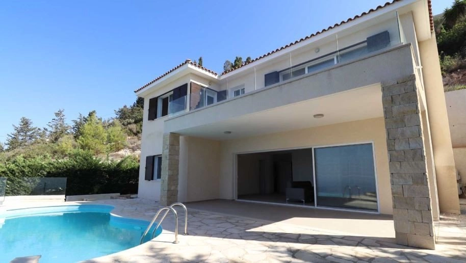 4 Bedroom House for Sale in Kamares, Paphos District