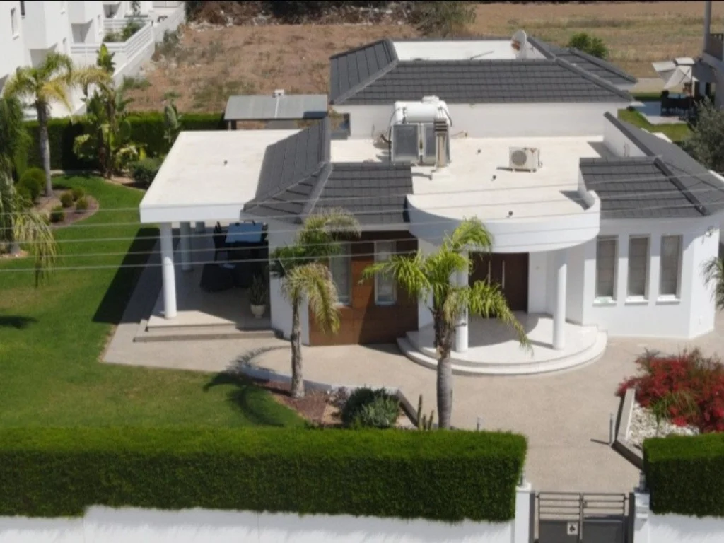 4 Bedroom House for Sale in Chlorakas, Paphos District