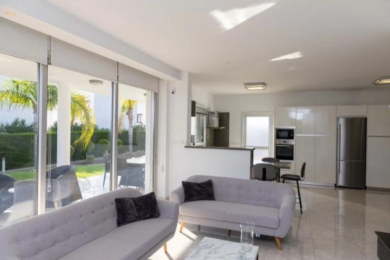 4 Bedroom House for Sale in Chlorakas, Paphos District