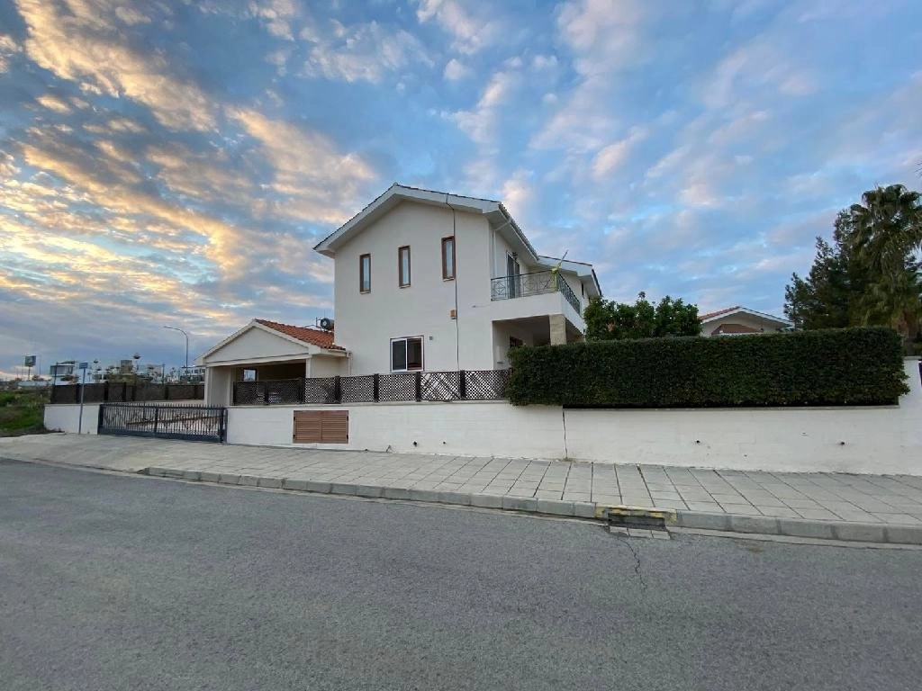 5 Bedroom House for Sale in Latsia, Nicosia District