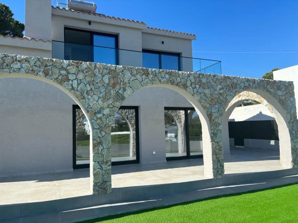 3 Bedroom House for Sale in Episkopi Lemesou, Limassol District