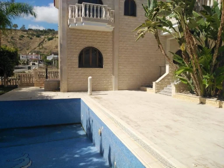 5 Bedroom House for Sale in Oroklini, Larnaca District