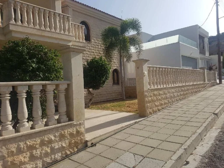 5 Bedroom House for Sale in Oroklini, Larnaca District