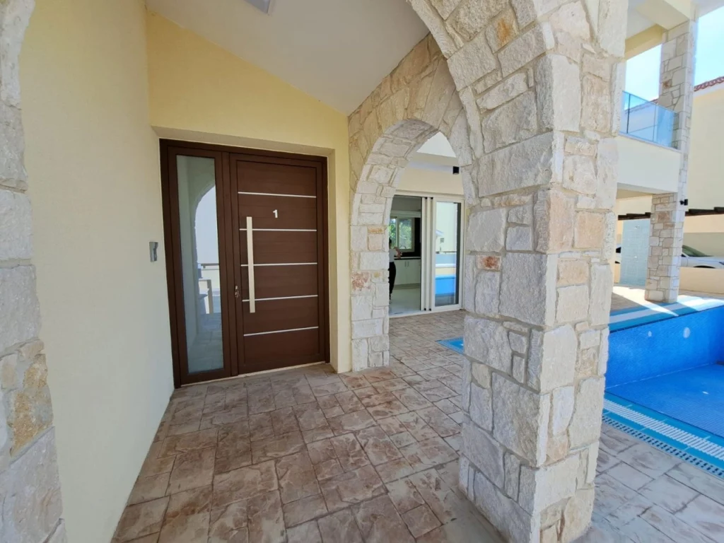 3 Bedroom House for Sale in Kissonerga, Paphos District