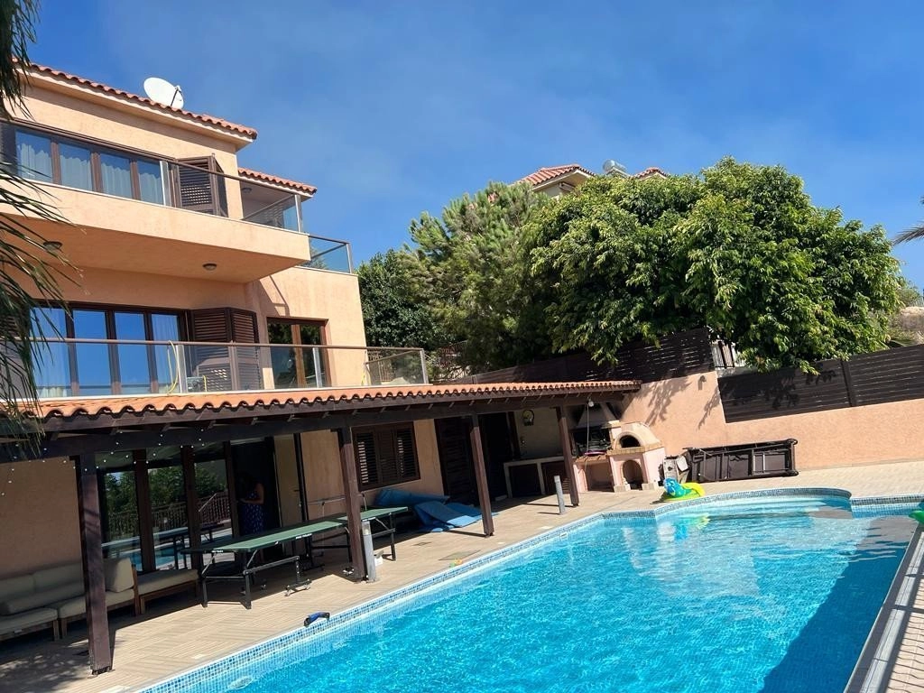 5 Bedroom House for Sale in Paniotis, Limassol District